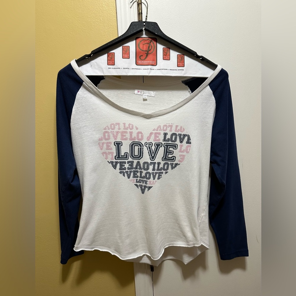 VICTORIA SECRET VINTAGE LOVE TO LOUNGE White/Blue/Pink Cotton LoveGraphic Top(L)